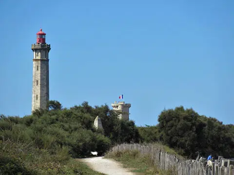 57 phare des baleines copyright laurence furic 480x360.jpg