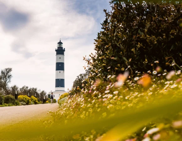 Phare De Chassiron @Perspectives De Voyage OTIOMN Min Scaled 1 580x450