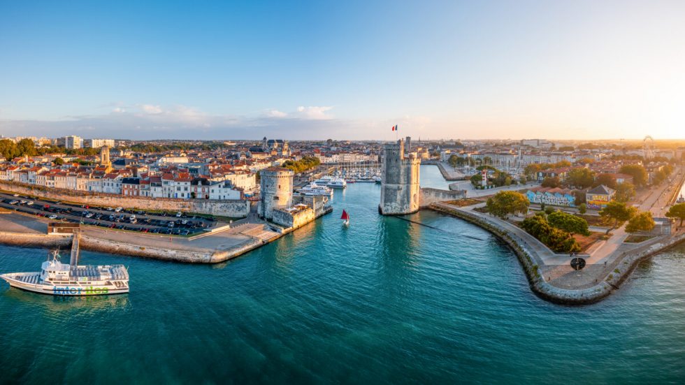 Vue aerienne chenal du vieux port de la rochelle 45552 1200px 980x551 1